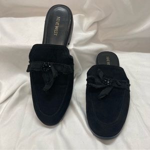 Nine West "Jumanah" Slip On Mules Shoes with Bows Size 9 Black.
